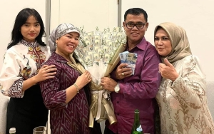 Digunjing Pose Mepet, Haji Faisal Girang Dapat Kado Gepokan Uang dari Sosok Crazy Rich