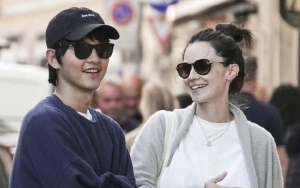 Beredar Foto Kencan Song Joong Ki dan Katy di Roma, Perut Buncit Sang Istri Kelihatan Jelas