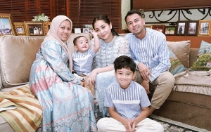 Lebaran, Tangis Sus Rini Pecah Usai Nagita Slavina dan Raffi Ahmad Sungkem di Hadapannya