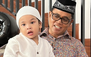 Tiru Haji Faisal, Gala Sky Ponakan Fuji An Sopan Salami Gadis Kecil Bikin Gemas