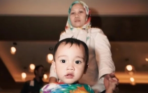 Sus Rini Coba Gendong Rayyanza Meski Ngilu Gegara Kaki Cedera, Loyalitasnya Bikin Salut
