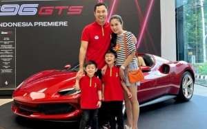 Healing Ala Sultan, Sandra Dewi dan Keluarga Berburu Luma-lumba Naik Kapal Pesiar