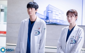 Ahn Hyo Seop & Lee Sung Kyung Ciuman, Episode Perdana 'Dr. Romantic 3' Cetak Rekor Rating