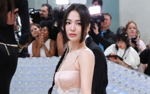 Gaya Rambut Song Hye Kyo di Met Gala 2023 Dikritik, Terselamatkan Visual