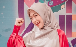 Ria Ricis Mendadak Bagi-Bagi THR Untuk Para Turis Bule Saat Liburan di Labuan Bajo