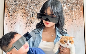 Gala Sky Ponakan Fuji An Kece Pakai Kacamata Futuristik, Gambar Dikira Tato Curi Atensi