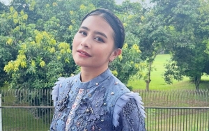 Dress Terbuka dengan Model Unik Prilly Latuconsina Bikin Salfok Hingga Disebut Hot Oleh Rekan Artis