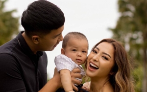 Issa Putra Nikita Willy Naik Tangga Sendiri, Aksi Ingin Tiru Ayah Minum Kopi Bikin Gemas