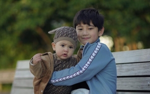 Rayyanza Khusyuk Doa Bareng Sus Rini, Momen Tegur Rafathar Galak Abis