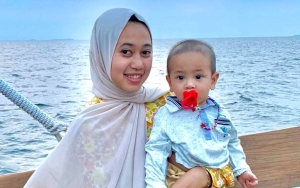 Gala Sky Ponakan Fuji An Pamer Hadiah Mainan dari Pengasuh Cantik, Sikap Sopan Bikin Kagum