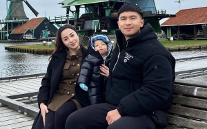 Issa Putra Nikita Willy Bak Bujang Tampan Saat Pakai Kaos Nirvana, Gaya Rambut Punk Rock Banget