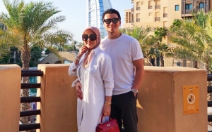 Naik Helikopter, Syahrini Nikmati Dubai Dari Ketinggian Sambil Pose Uwu Bareng Suami