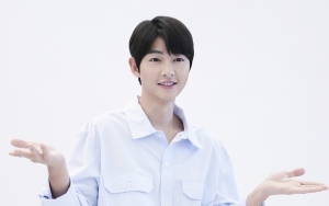 Santuy Pakai Kaus, Etika Song Joong Ki di Cannes 2023 Disorot Media Korea