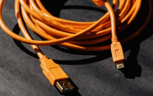 Bawa Kabel Atau Port USB Sendiri