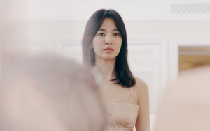 Bak Jadi Rebutan, Song Hye Kyo Meringis Dicium Sahabat Sampai Bunyi