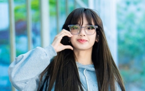 Style Lisa BLACKPINK Temani Ibu Pergi Ke Pasar Jadi Bahan Gosip