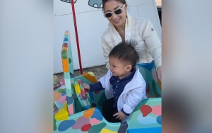 Nikita Willy Seksi Pamer Otot Biseps Saat Renang Bareng Issa, Body Goals Bikin Takjub