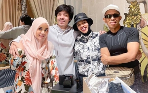 Sentuh Perut Aurel, Ayah Atta Halilintar Tebak Gender Cucu Kedua