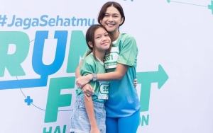 Nana Mirdad Pasrah Kala Wajahnya Didandani Mirip Deddy Corbuzier Oleh Putri Cantik