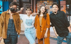 Enzy Storia Pose Bareng Hesti Purwadinata dan Desta-Vincent Rompies, Foto Hitam Putih Bikin Kaget