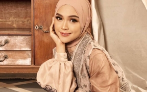 Ria Ricis Makan Dikelilingi Sampah di Bantargebang