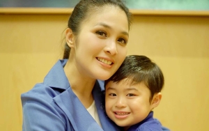 Raphael Anak Sandra Dewi Dipuji Ramah Banget, Momen Doa di Pesawat Bikin Kagum