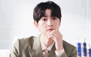 Song Joong Ki Jadi Sasaran Komentar Negatif Usai Tampil Bareng Yuta NCT dan BamBam GOT7