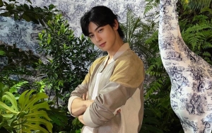 Penampakan Cha Eunwoo ASTRO di Bandara Saat Berangkat ke Paris Sukses Bikin Takjub