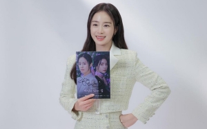 Tampilkan Sisi Elegan Nan Chic di Majalah, Kim Tae Hee Ungkap Titik Balik Karir Aktingnya