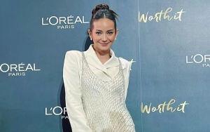 Enzy Storia Pamer Love Sign Usai Pamitan di 'Tonight Show', Senyuman Tahan Tangis Bikin Terenyuh