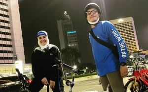 Penampilan Kece Natasha Rizky Saat Liburan Bareng Desta dan Anak-Anak Dipuji Bak Gadis