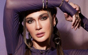 Luna Maya Foto Selfie Real No Filter, OOTD Bergaya Vintage Curi Atensi