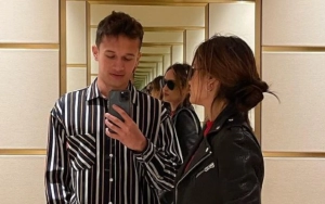 Cinta Laura Pamer Mirror Selfie Bareng Arya Vasco di Lift, Fans Kompak Beri Satu Julukan