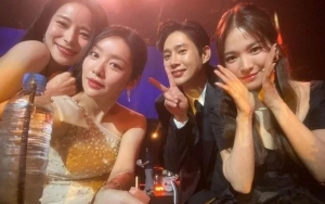 Blue Dragon Series Awards 2023: 'Rukun' Dengan Song Hye Kyo, Tim Bullying 'The Glory' Pamer Selfie