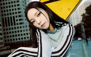 Karina aespa Salah Dikenali Usai Debutkan Rambut Wolf Cut di Fancall Terbaru