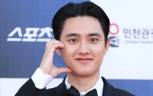 D.O. EXO Diduga Merokok di Dalam Ruangan