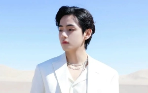 Jelang Debut Solo, V Tampil Memikat Di Sampul Majalah W Berbalut Cartier