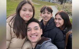 Wajah Putra Nana Mirdad dan Andrew White Tampan Bak Pria Latin, Anting di Telinga Bikin Salfok