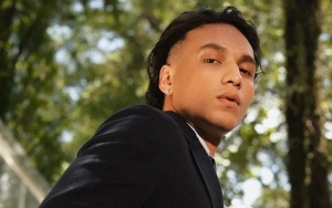 Humble Parah, Jefri Nichol Rela Terima Undangan Pernikahan Fans