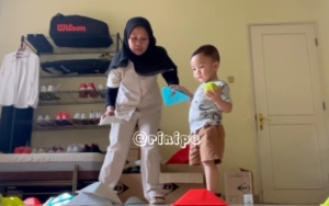 Rayyanza Tarik Tangan Sus Rini Usai Lakukan Kesalahan, Cipung: Maaf