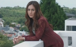 Wulan Guritno Pemotretan Cantik di Tepi Laut, Paras Awet Muda Bak ABG Curi Fokus