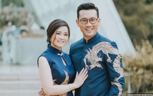 Denny Sumargo Pamer Skill Istri Bikin Bakwan, Tulisan Subtitle Tuai Sorotan