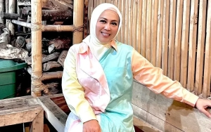 Istri Denny Cagur Makan di Warung Nyak Kopsah yang Dibela Farida Nurhan, Pesan Soal Adab Disorot