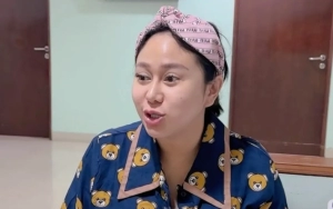 Denise Chariesta Perdana Maternity Shoot, Konsep Kebaya Merah Picu Pro-Kontra