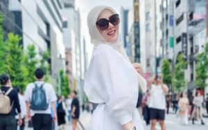 Syahrini Dikira Pamer Attitude Tak Biasa di Pesawat First Class, Keberadaan Reino Dipertanyakan