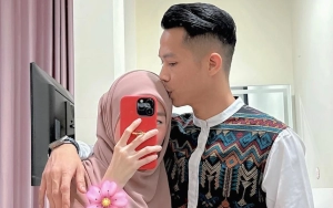 Sebulan Menikah, Larissa Chou Komentari Level Ketampanan Ikram Rosadi