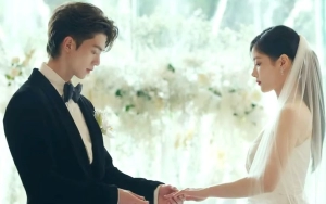 Kim Yoo Jung & Song Kang Bikin Pose Hati Couple di Baca Naskah 'My Demon'