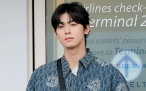 Cha Eunwoo Digoda Kayak Kurir Gegara Motoran Syuting 'Wonderful World'