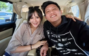 Denny Caknan Pasrah Dicium Fans Cewek Brutal, Bella Bonita Dikasihani 