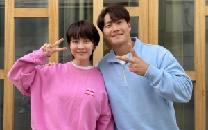Song Ji Hyo & Kim Jong Kook Diminta Menikah Gegara Senasib di 'Running Man'